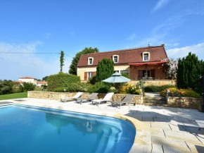 Cozy Holiday Home in Coux et Bigaroque with a Private Pool